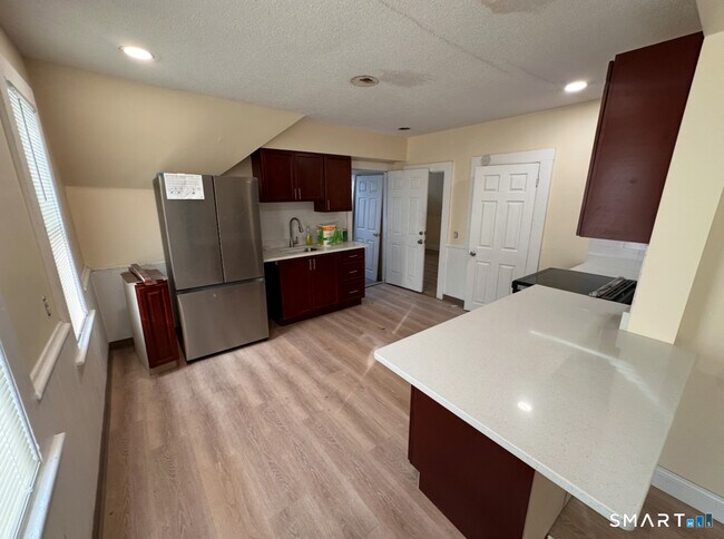 Building Photo - 149 Glen St