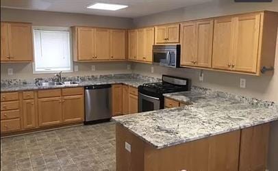 Building Photo - "Charming 5-Bed Home on Grand Ave: Spacious Living with 2.5 Baths in Heart of St. Paul!"