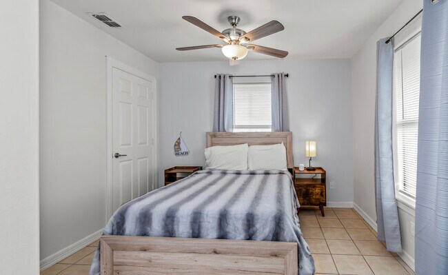 Building Photo - 316 E Monroe St