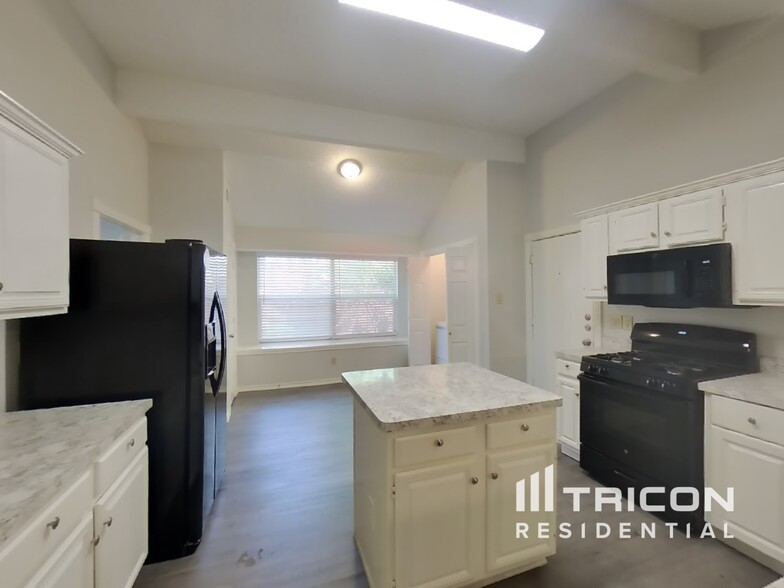 Building Photo - 1402 Baker Dr