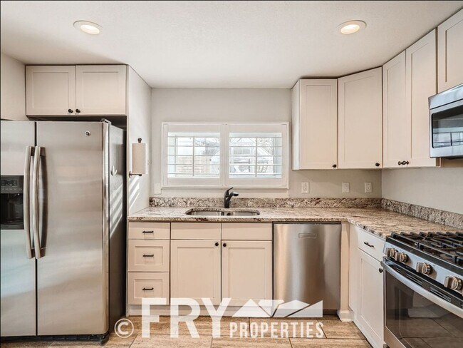 Building Photo - 98 S Newland St