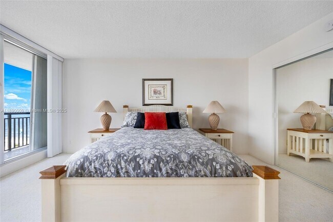 Building Photo - 4280 Galt Ocean Dr