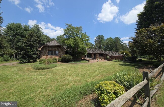 Building Photo - 5412 River Rd
