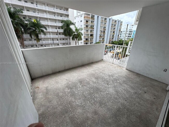 Building Photo - 1331 Lincoln Rd