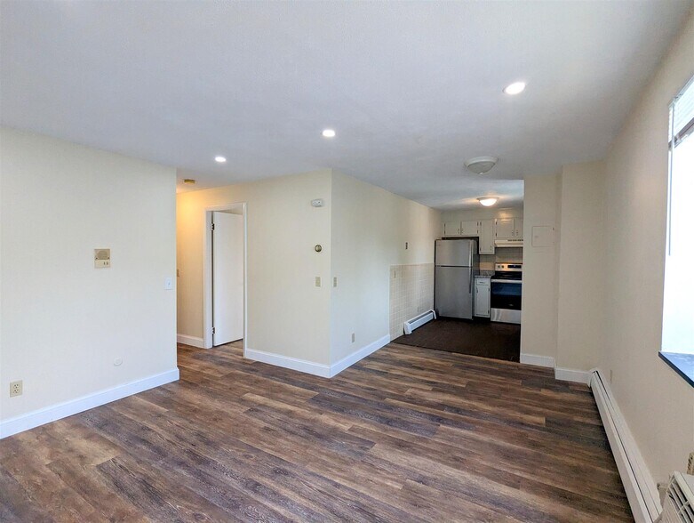 Building Photo - 84 Newbury St