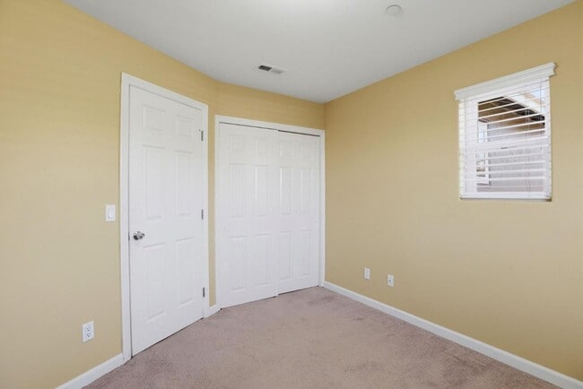 Building Photo - 659 Upton St