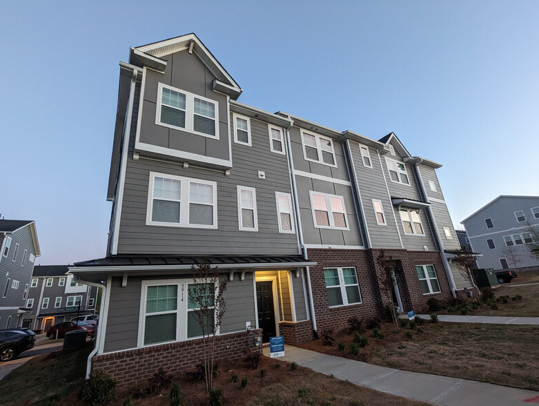 Primary Photo - Room in Townhome on Memorial Pkwy