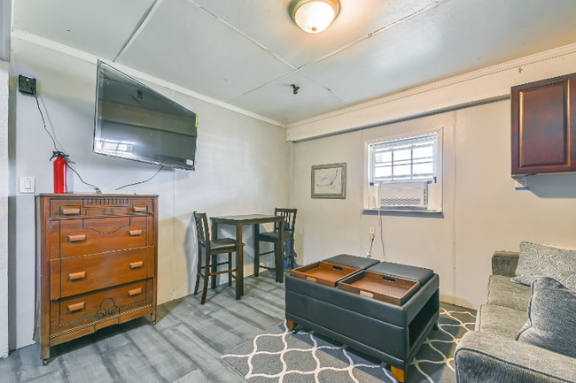 Building Photo - 3919 San Jacinto Dr