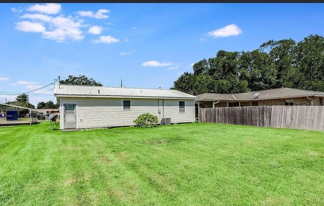 Building Photo - 907 Elizabeth St