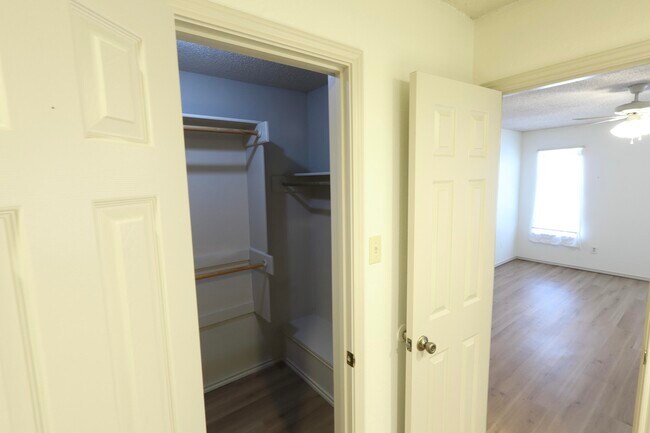Building Photo - 811 Ironton Dr