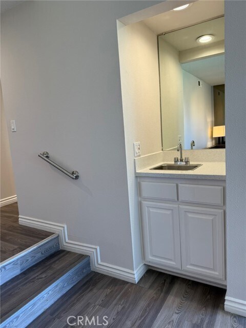 Building Photo - 5555 Canyon Crest Dr