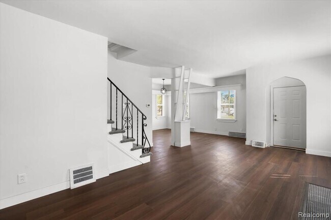 Building Photo - 15829 Minock St