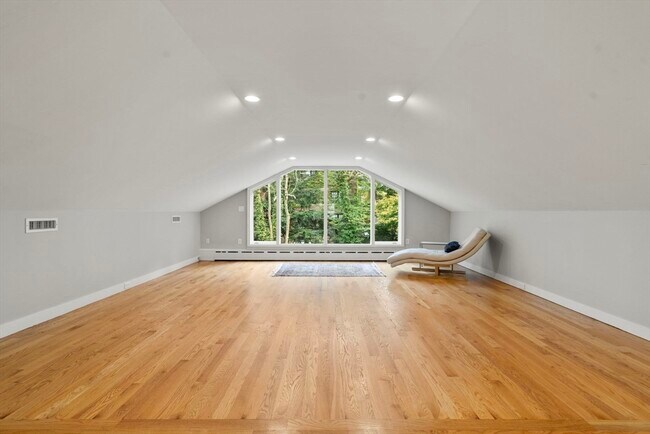 Building Photo - 20 Follen St