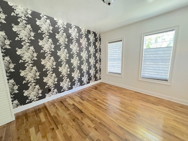 Building Photo - 521 W 37th St