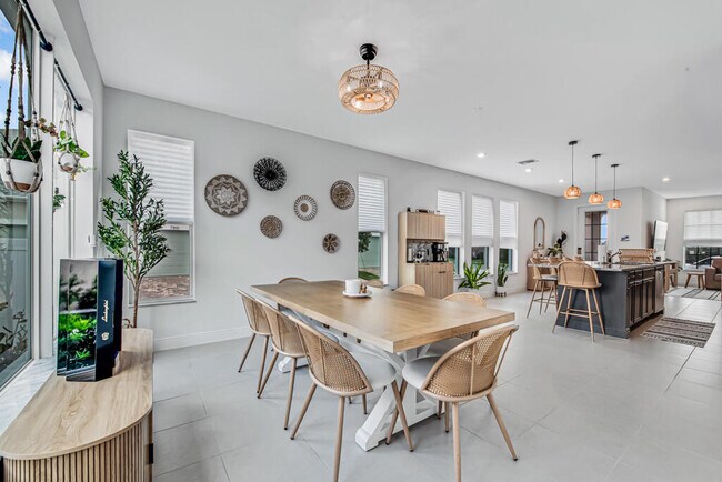 Building Photo - 930 SW Pr Ave