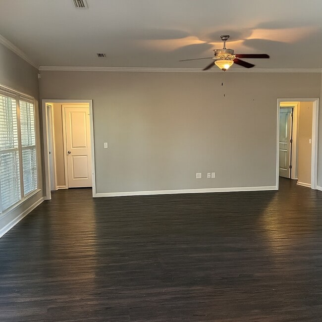 Building Photo - 305 Courtland Dr