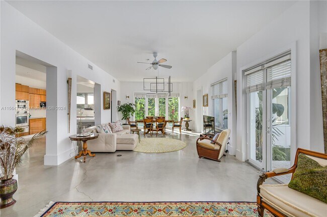 Building Photo - 696 NE 68th St