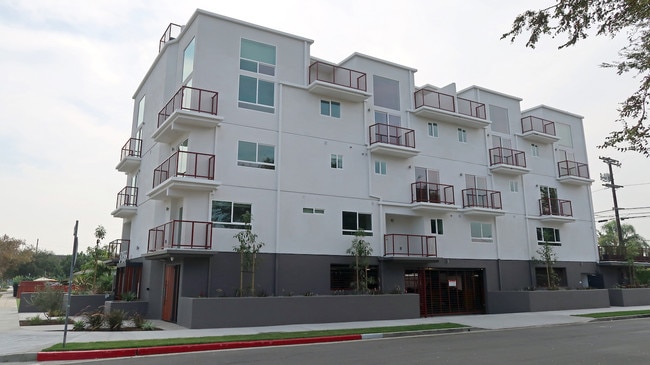 Primary Photo - 5455 Inglewood Blvd