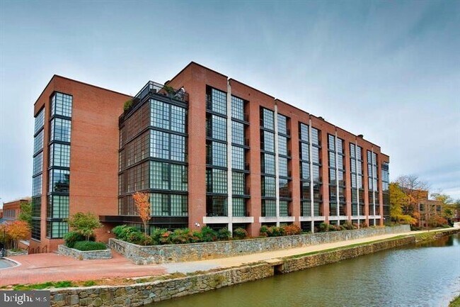Building Photo - 3303 Water St NW