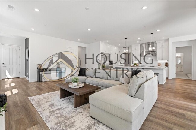 Building Photo - Modern & Elegant Living in Emerald Peak, E...