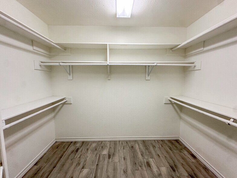 Building Photo - 3206 E Cobblestone Creek Dr