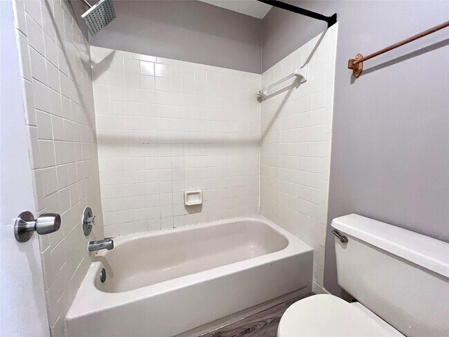 Building Photo - 2246 Discovery Cir W