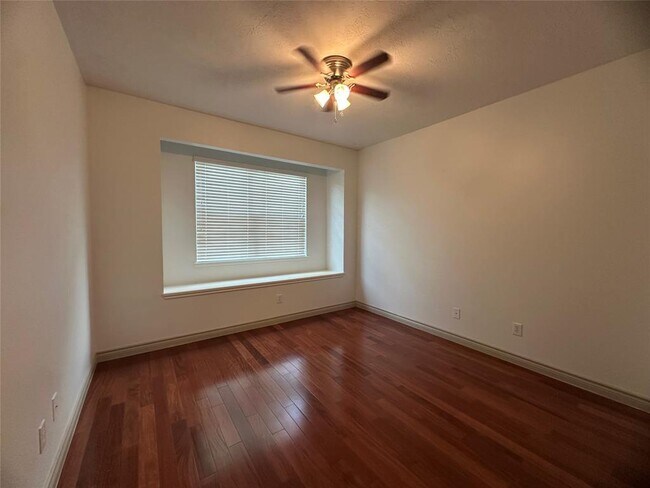 Building Photo - 2027 Marchwood Manor Dr