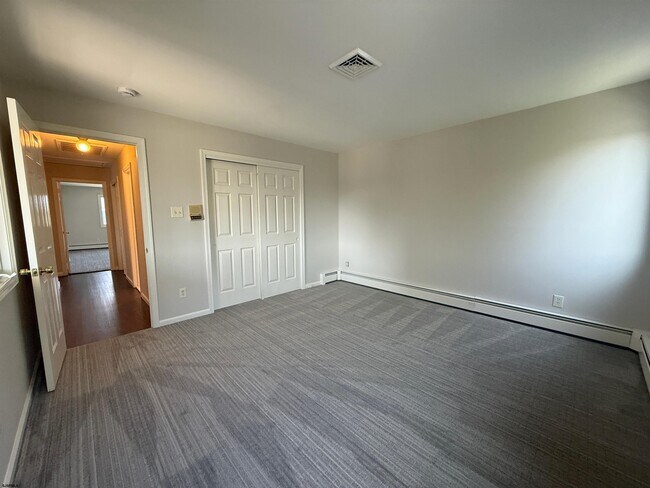 Building Photo - 303 Windsor Dr