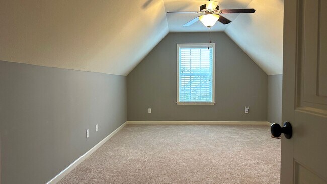 Building Photo - Large Townhouse in Stonewall Farms in Hixson