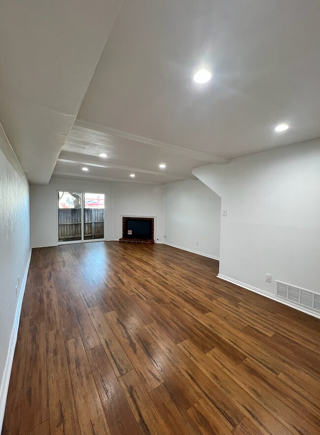 Building Photo - 900 S Weatherred Dr