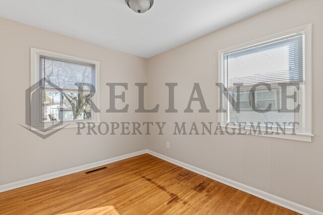 Building Photo - 3408 S Hiram Ave