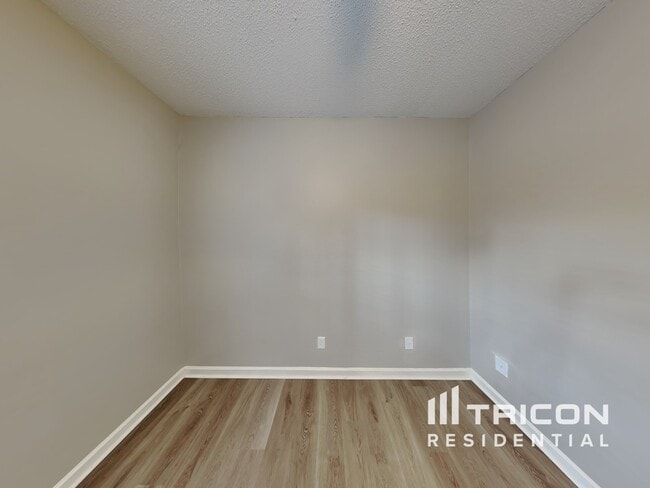 Building Photo - 227 Piedmont Dr