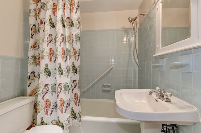Building Photo - Charming 6-Bedroom Georgetown Rowhouse wit...