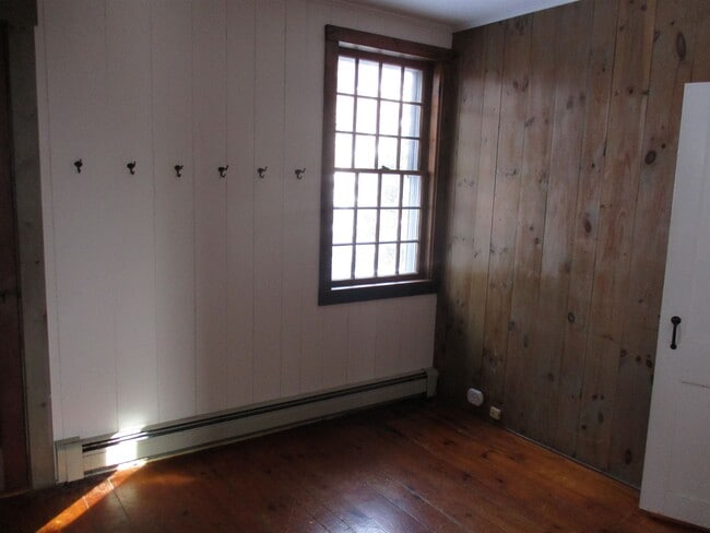 Building Photo - 48 Perkins Ln