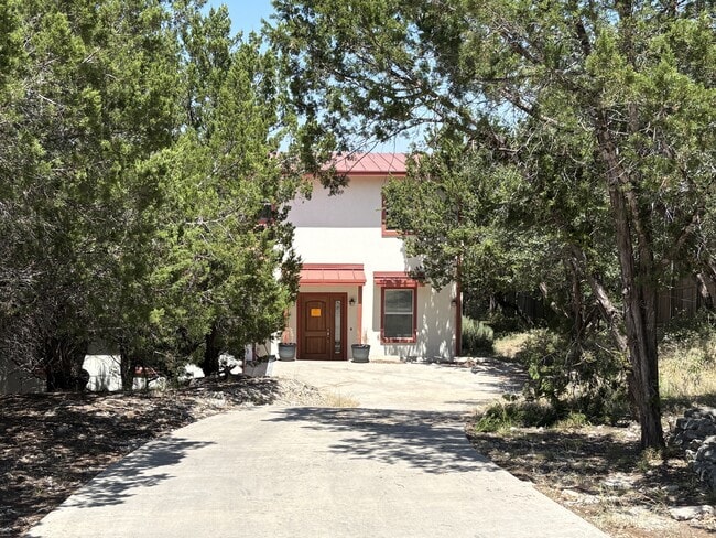Building Photo - 841 Scenic Cir