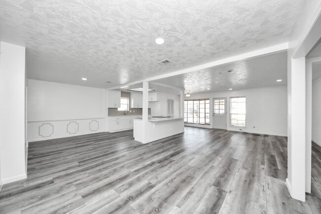 Building Photo - 8011 La Roche Ln