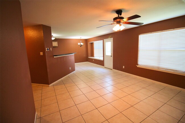 Building Photo - 2117 Whittier Dr
