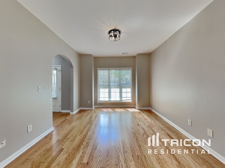 Building Photo - 2725 Sedgeview Way NE