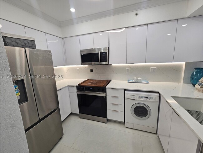 Building Photo - 2501 S Ocean Dr