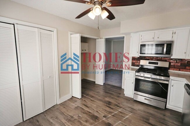 Building Photo - Two Bedroom House | Detached Garage