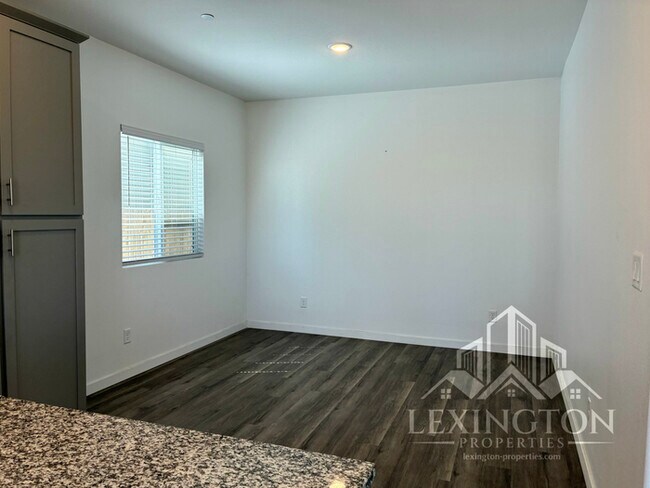 Building Photo - Beautiful Modern, 3BD/2.5BA Home in Rancho...
