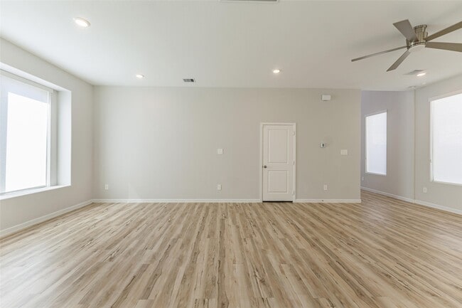 Building Photo - 2123 Rosewood Pnes Ln