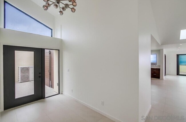 Building Photo - 14066 Crest Way