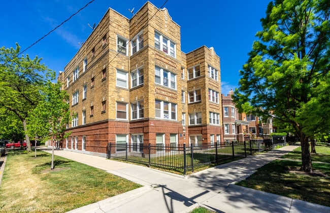 Building Photo - 4900 N Lawndale Ave