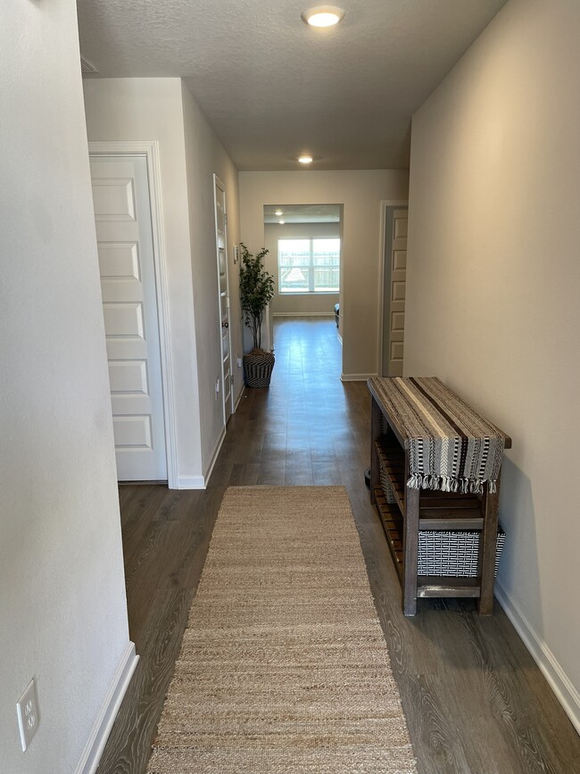 Building Photo - 5240 Peach Dr