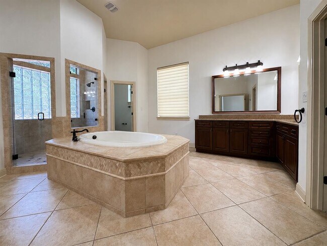 Building Photo - 206 Varco Dr