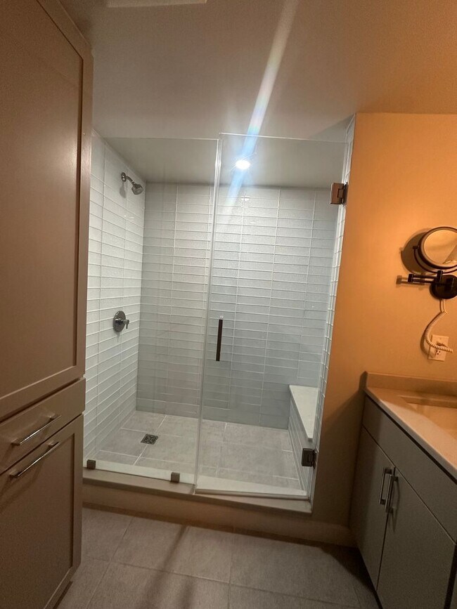 Building Photo - 1 Bedroom 1 Bath Condo Near Capitol Hill