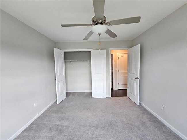 Building Photo - 871 Sunset Park Dr