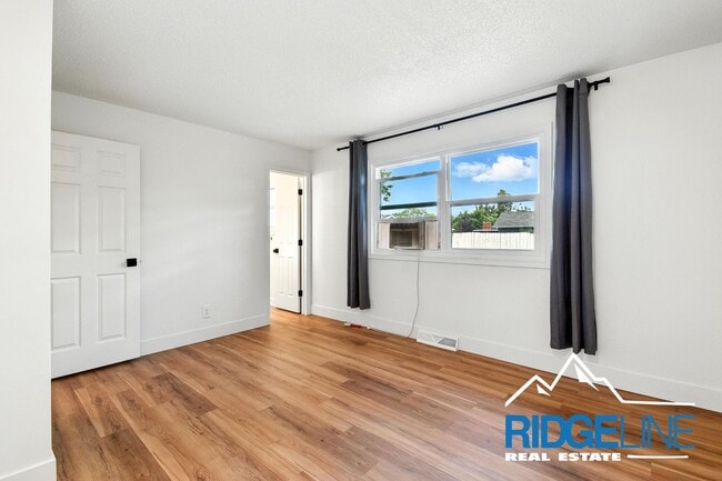 Building Photo - Fox Farm one level home ready for you to e...