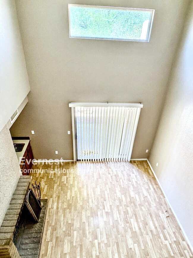 Building Photo - Stylish 3-Bedroom Townhome with Balcony, F...